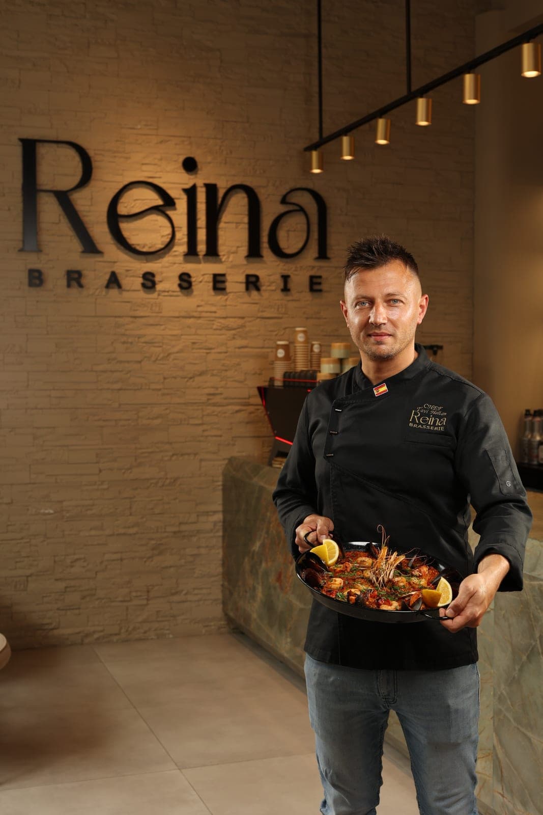 Tavi Helian, chef