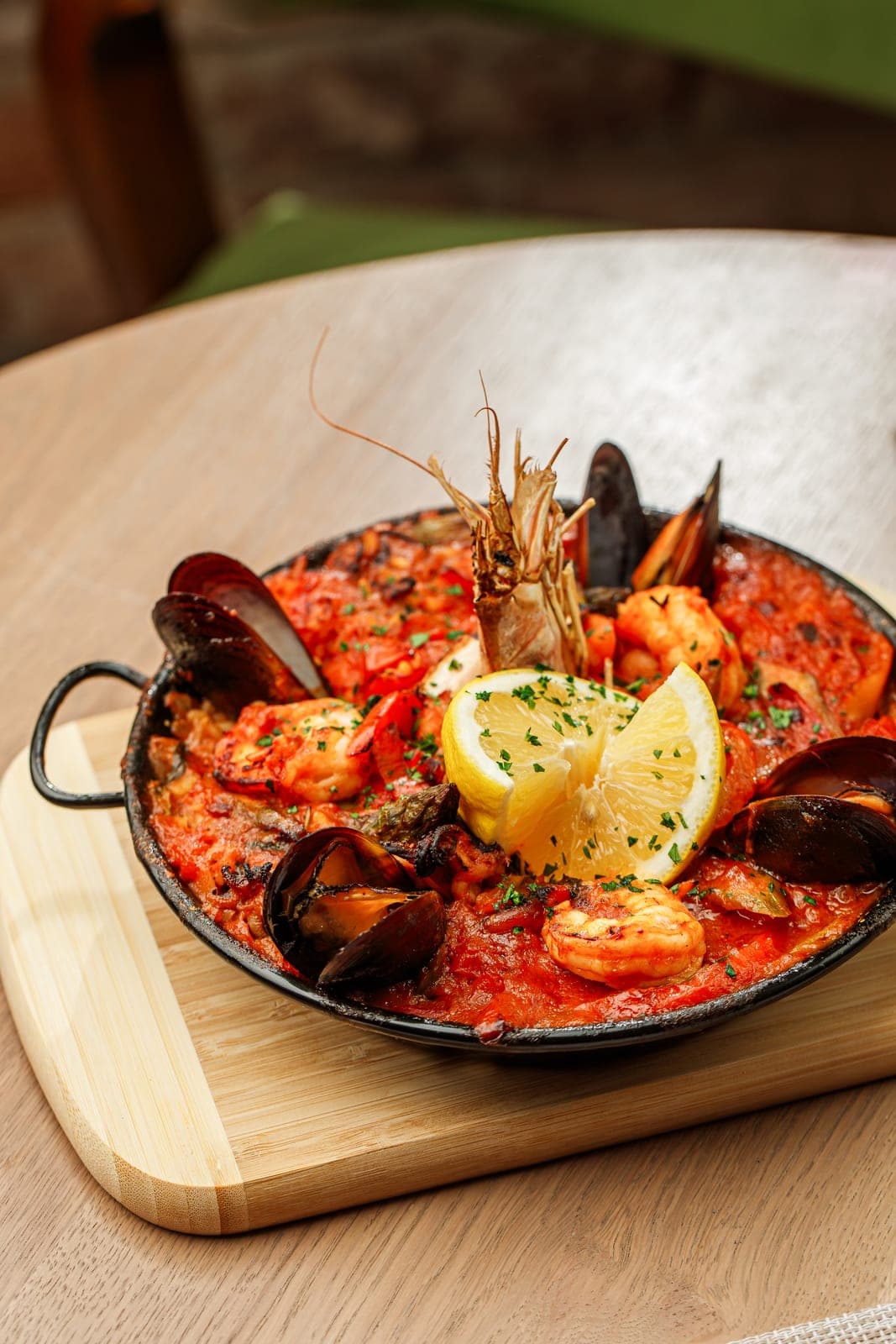 Paella de Marisco with mussels, shrimp and lemon, in the pan