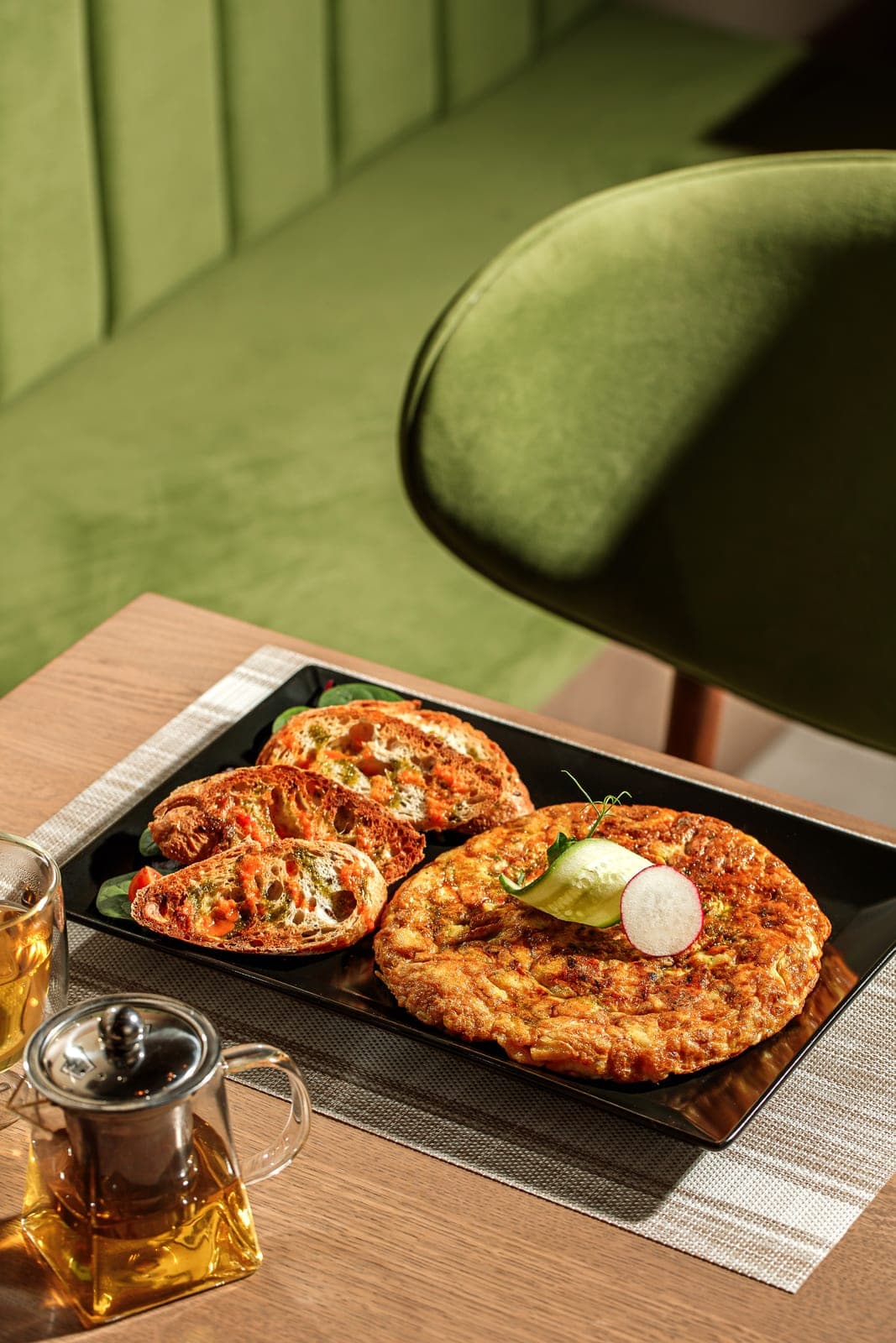 Tortilla de patatas with salad